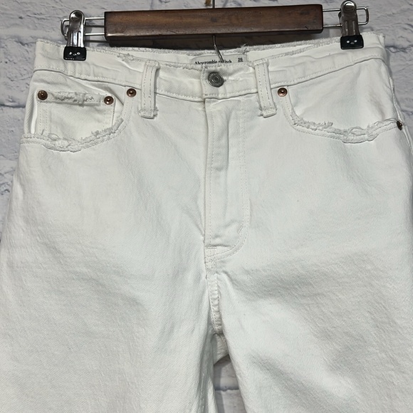 Abercrombie & Fitch The Skinny High Rise White Jeans - Picture 3 of 6